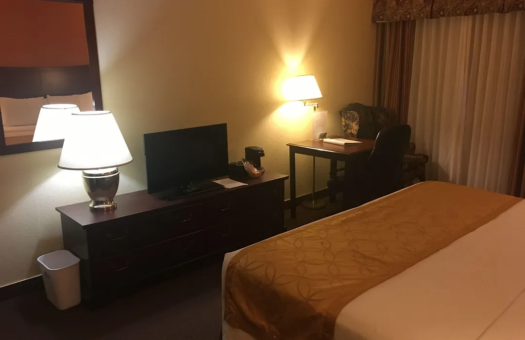 Days Inn & Suites By Wyndham Red Rock-Gallup-1