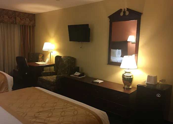 Days Inn & Suites By Wyndham Red Rock-Gallup